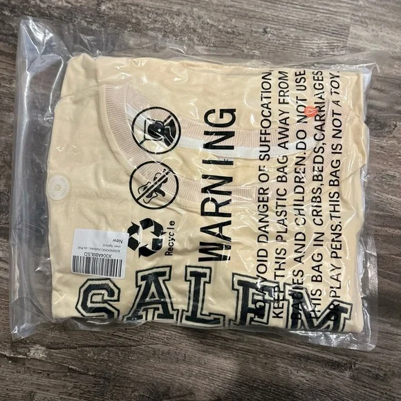 Salem Massachusetts Cream oversized graphic Sweatshirt -NEW - Picture 6 of 6